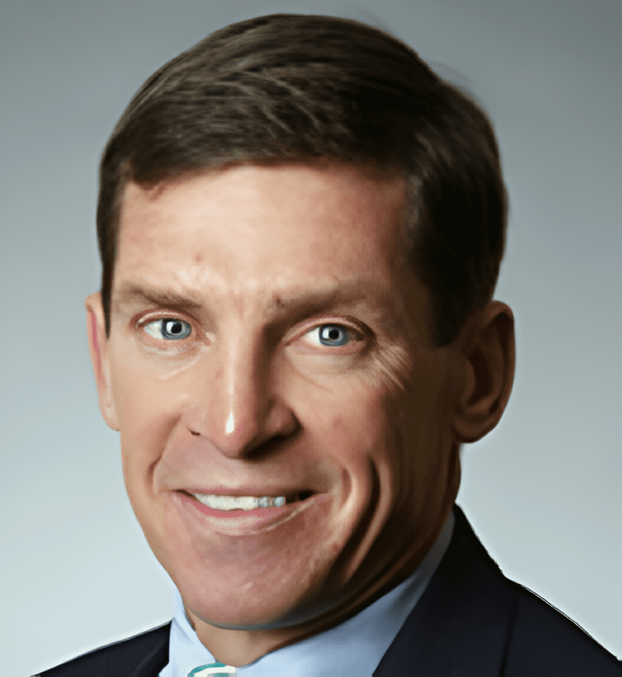 A man in suit and tie smiling for the camera.