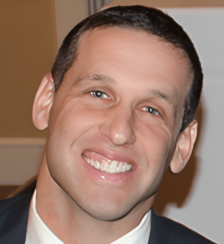 A man with a suit and tie smiling for the camera.